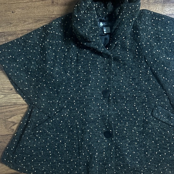 Damee Inc. • Small/Medium • Black/Beige • Speckled • Poncho Style Jacket - Picture 4 of 14